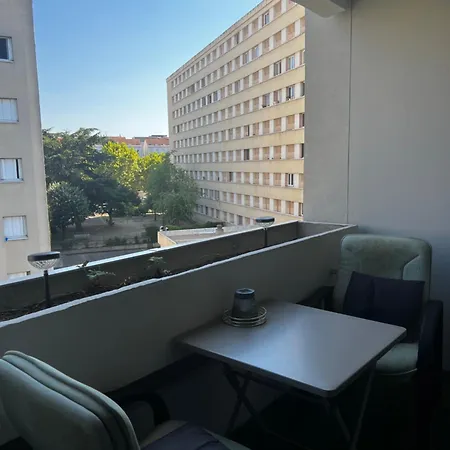 Avec Garage, Proche Du Centre Lyon *